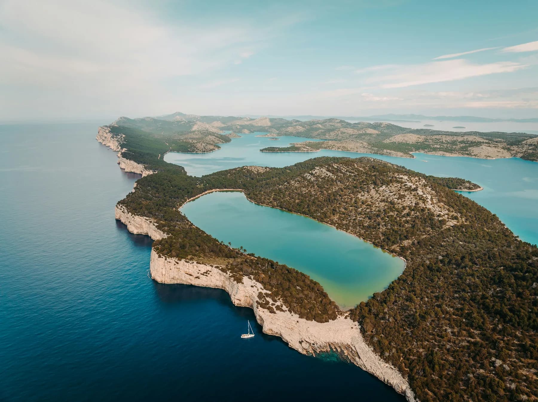 Les îles nues des Kornati vues du ciel